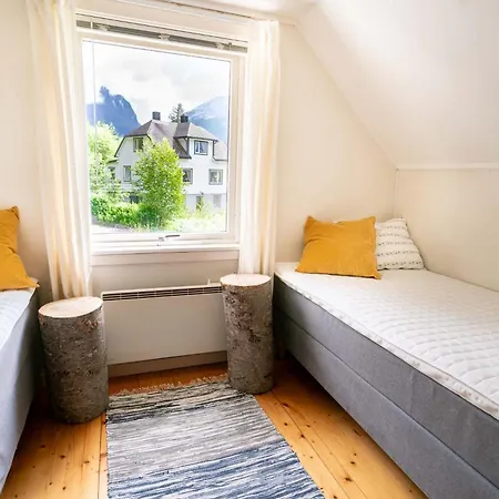 Vertical - Bispen Homestay Andalsnes